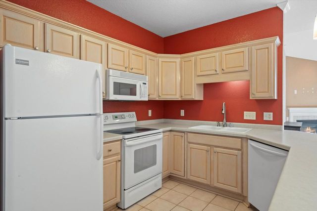 13050 W Bluemound ROAD #303, Elm Grove, WI 53122