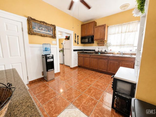 515 Wilson Avenue, Bakersfield, CA 93308