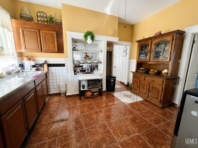 515 Wilson Avenue, Bakersfield, CA 93308