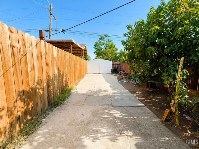 515 Wilson Avenue, Bakersfield, CA 93308