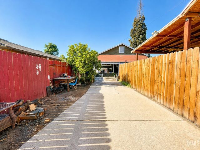 515 Wilson Avenue, Bakersfield, CA 93308
