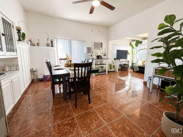 515 Wilson Avenue, Bakersfield, CA 93308