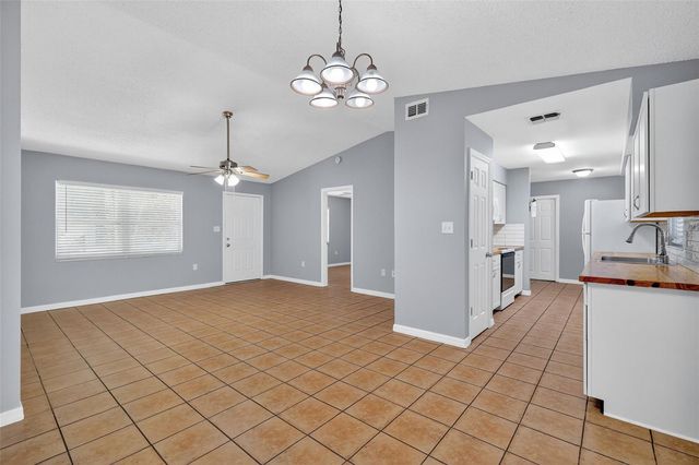 300 CRICKET HOLLOW LANE, Eustis, FL 32726