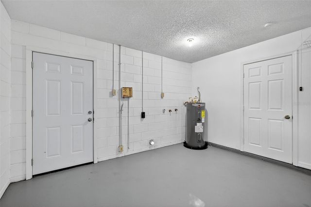 300 CRICKET HOLLOW LANE, Eustis, FL 32726