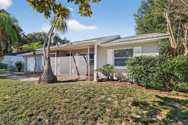 300 CRICKET HOLLOW LANE, Eustis, FL 32726