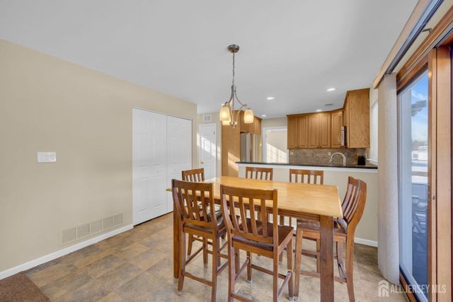 19 Cherrywood Drive, Piscataway, NJ 08854