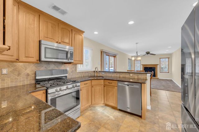 19 Cherrywood Drive, Piscataway, NJ 08854