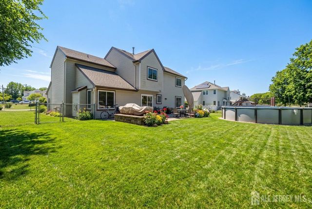 19 Cherrywood Drive, Piscataway, NJ 08854