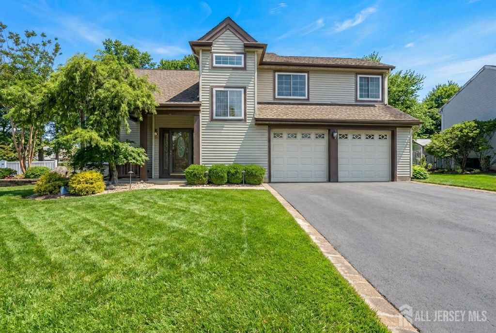 19 Cherrywood Drive, Piscataway, NJ 08854