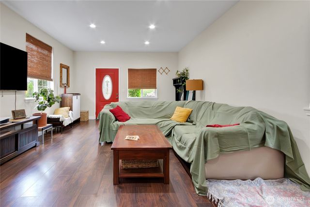 1912 Martin Luther King Jr Way, Tacoma, WA 98405