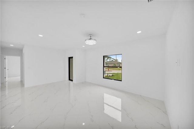 3721 NE 11th PL, Cape Coral, FL 33909