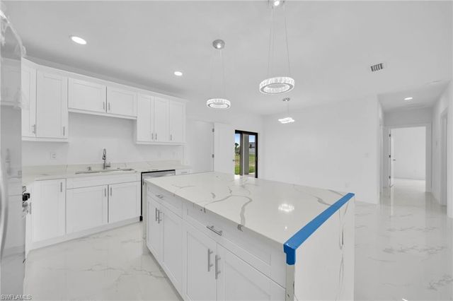 3721 NE 11th PL, Cape Coral, FL 33909