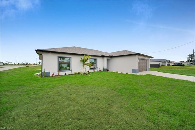 3721 NE 11th PL, Cape Coral, FL 33909