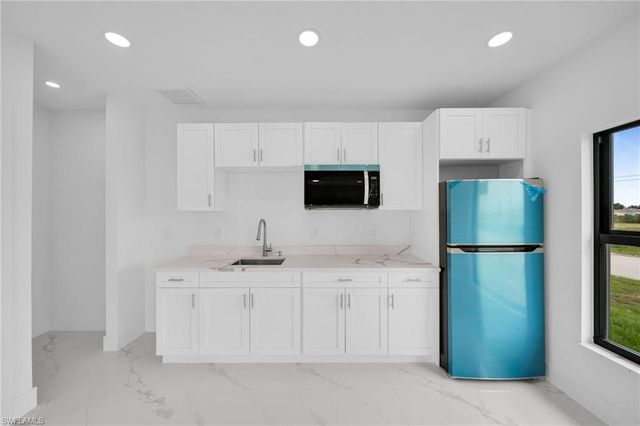 3721 NE 11th PL, Cape Coral, FL 33909