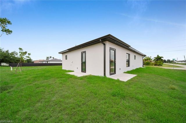 3721 NE 11th PL, Cape Coral, FL 33909