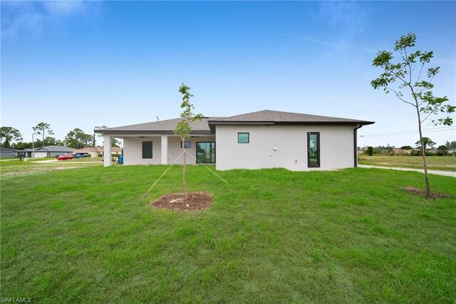 3721 NE 11th PL, Cape Coral, FL 33909