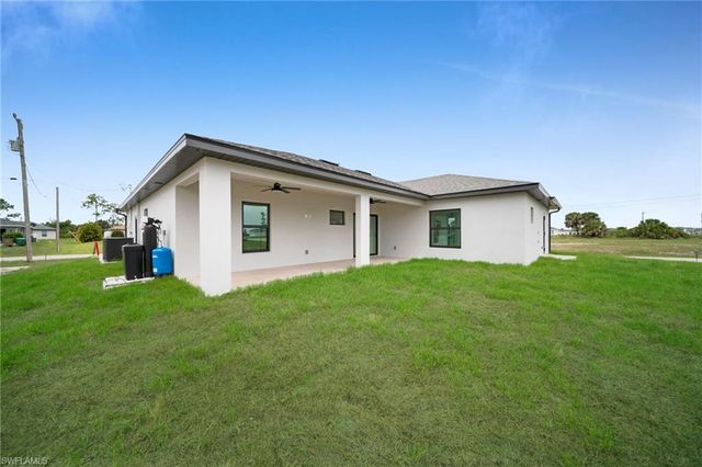 3721 NE 11th PL, Cape Coral, FL 33909