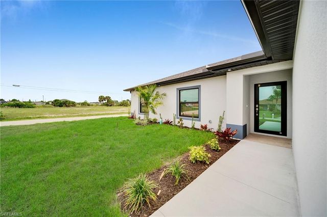 3721 NE 11th PL, Cape Coral, FL 33909