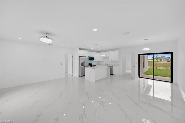 3721 NE 11th PL, Cape Coral, FL 33909