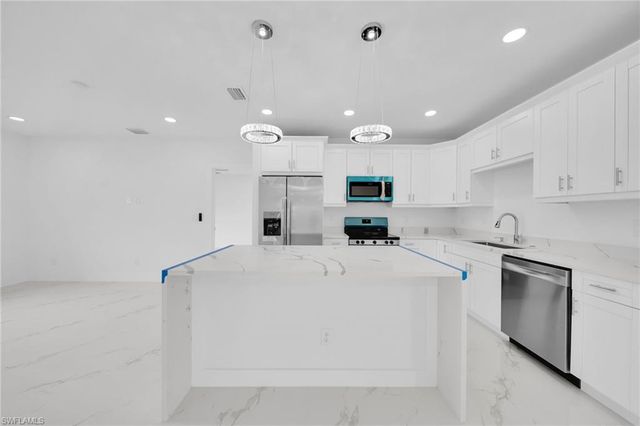 3721 NE 11th PL, Cape Coral, FL 33909