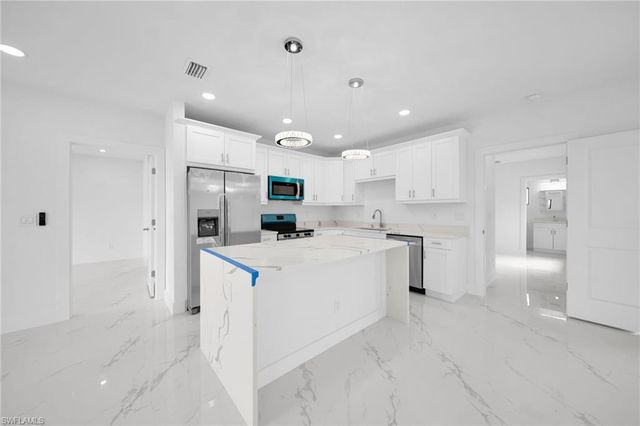 3721 NE 11th PL, Cape Coral, FL 33909