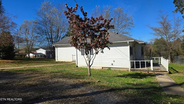 319 E Farrell St, Niota, TN 37826