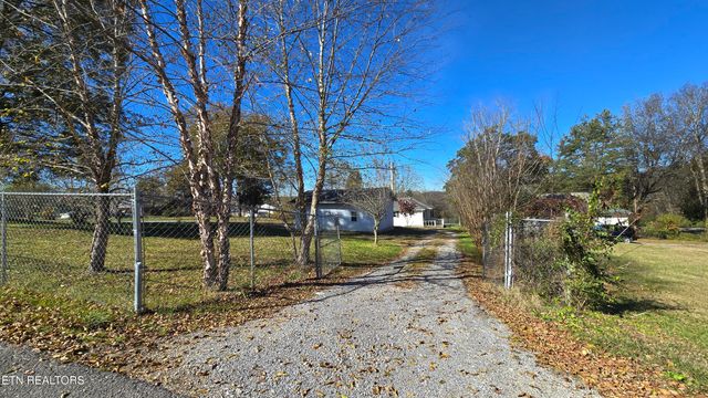 319 E Farrell St, Niota, TN 37826