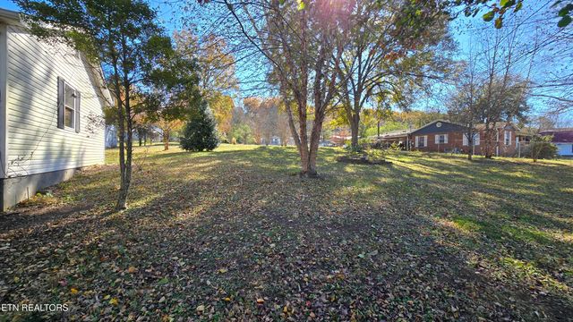 319 E Farrell St, Niota, TN 37826