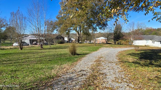 319 E Farrell St, Niota, TN 37826