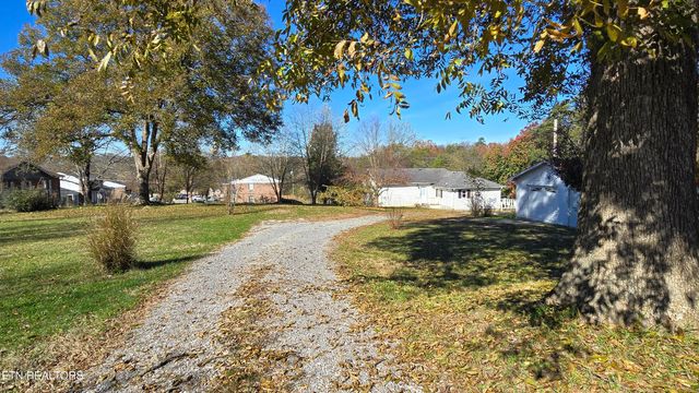 319 E Farrell St, Niota, TN 37826