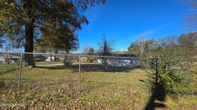 319 E Farrell St, Niota, TN 37826