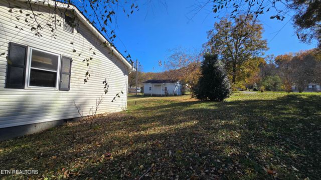 319 E Farrell St, Niota, TN 37826
