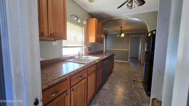 319 E Farrell St, Niota, TN 37826