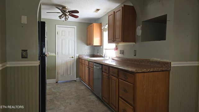 319 E Farrell St, Niota, TN 37826