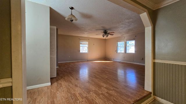 319 E Farrell St, Niota, TN 37826