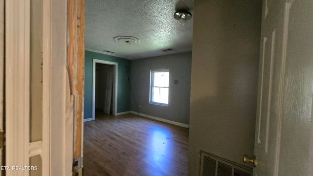 319 E Farrell St, Niota, TN 37826