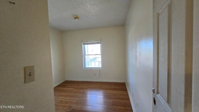 319 E Farrell St, Niota, TN 37826