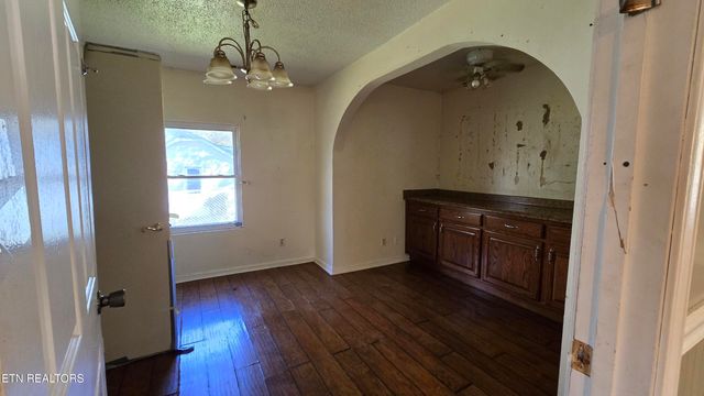 319 E Farrell St, Niota, TN 37826