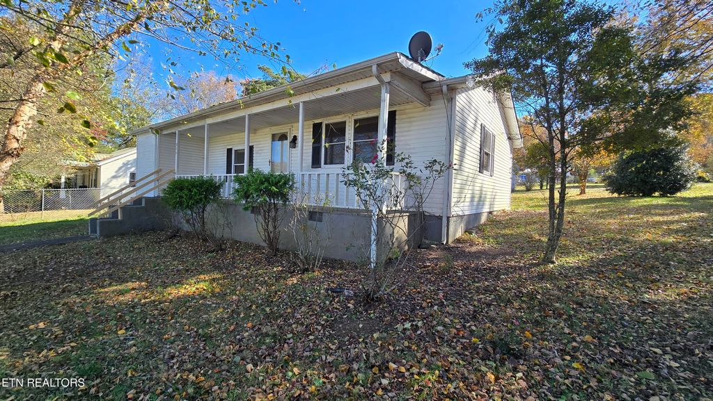 319 E Farrell St, Niota, TN 37826