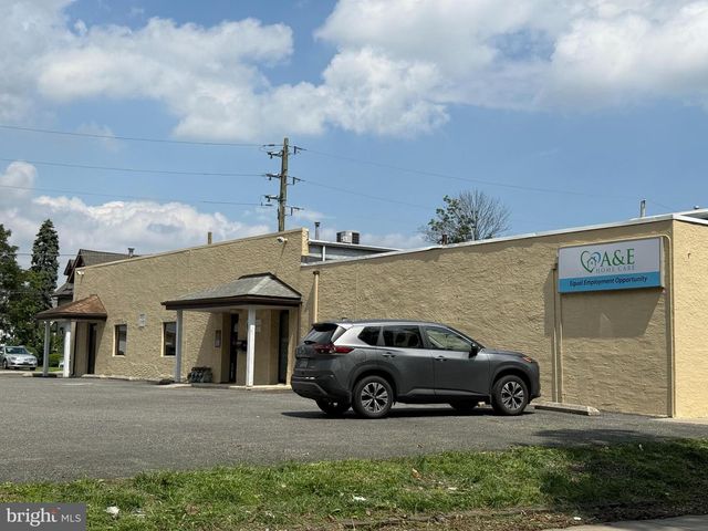 35 WOODLAND AVE, Morton, PA 19070
