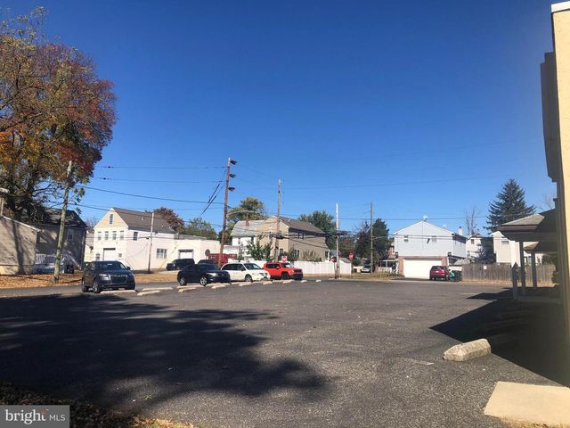 35 WOODLAND AVE, Morton, PA 19070