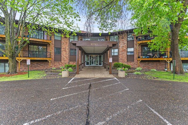 10113 W 34th Street 105, Hopkins, MN 55305
