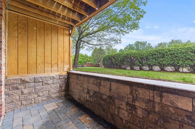 10113 W 34th Street 105, Hopkins, MN 55305