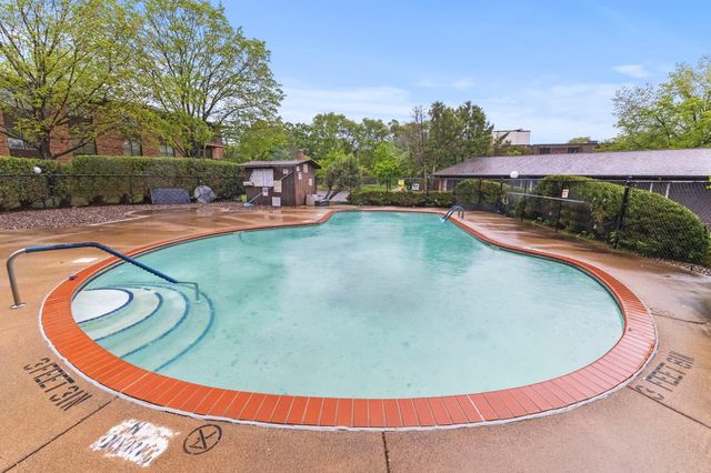 10113 W 34th Street 105, Hopkins, MN 55305