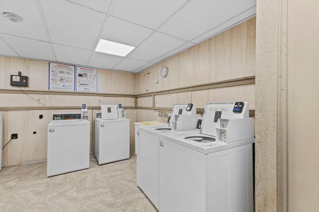 10113 W 34th Street 105, Hopkins, MN 55305