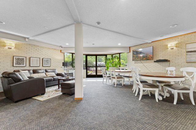 10113 W 34th Street 105, Hopkins, MN 55305