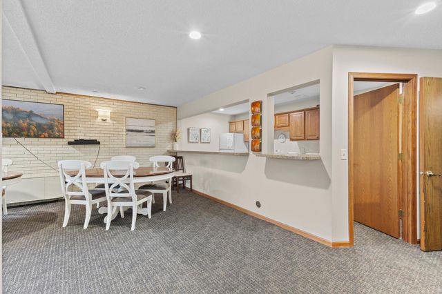 10113 W 34th Street 105, Hopkins, MN 55305