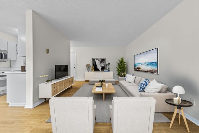 10113 W 34th Street 105, Hopkins, MN 55305