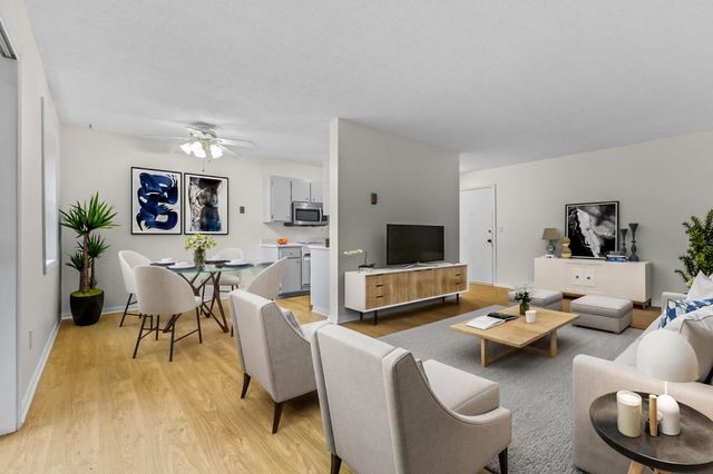 10113 W 34th Street 105, Hopkins, MN 55305