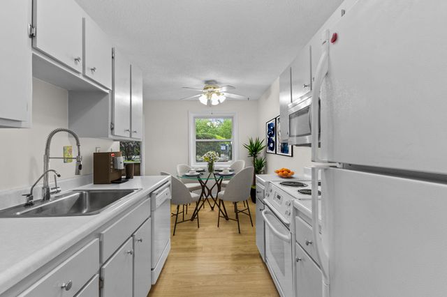 10113 W 34th Street 105, Hopkins, MN 55305